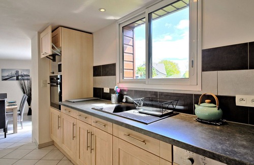 Besne House | Stunning private villa for 5 guests with WIFI, TV, patio, pets allowed and parking