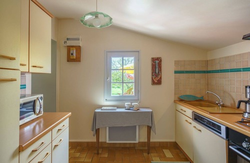 Pouldreuzic House | Stunning private villa for 2 guests with TV, terrace and parking
