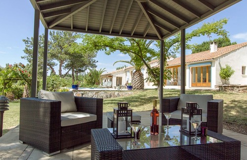 Poilhes House | Stunning private villa with extensive gardens backing onto canal du midi .AC