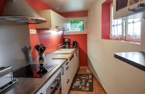 Turenne Villa | Stunning private villa for 4 guests with WIFI, TV, terrace, pets allowed and parking