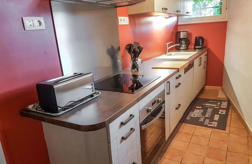 Turenne Villa | Stunning private villa for 4 guests with WIFI, TV, terrace, pets allowed and parking