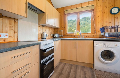 Glen Urquhart House | Stunning private villa for 6 guests with WIFI, TV and parking
