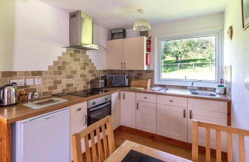 Fivelanes House | Stunning private villa for 4 people with hot tub, WIFI, TV, patio and parking