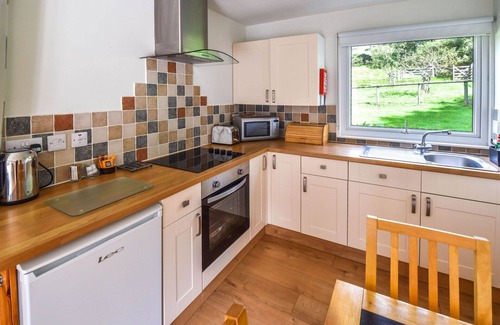 Fivelanes House | Stunning private villa for 4 guests with hot tub, WIFI, TV, patio, pets allowed and parking