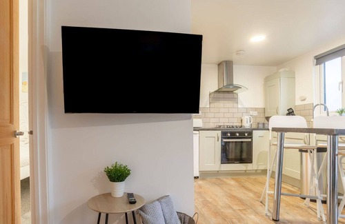 Helford Passage House | Stunning private villa for 4 people with WIFI, TV, pets allowed, panoramic view and parking