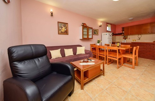 Racisce House | Stunning private villa for 8 guests with A/C, WIFI, TV, terrace and parking