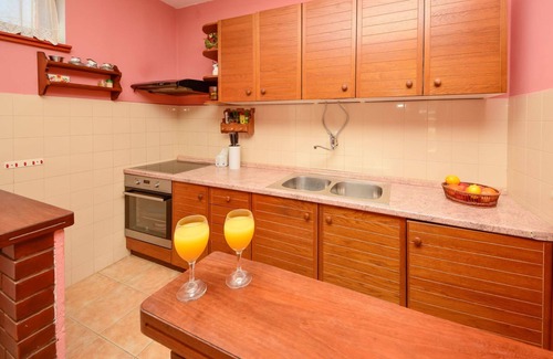 Racisce House | Stunning private villa for 8 guests with A/C, WIFI, TV, terrace and parking
