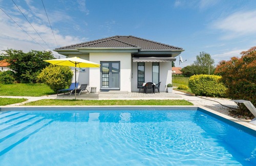 Abrahamhegy House | Stunning private villa for 7 people with private pool, terrace, pets allowed and parking