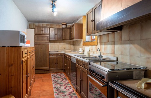 Arvier House | Stunning private villa for 6 guests with WIFI, TV, terrace, pets allowed and parking, close to A.