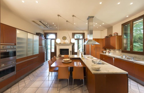 Saonara Villa | Stunning private villa for 17 people with WIFI, A/C, TV, terrace and parking, close to Padua