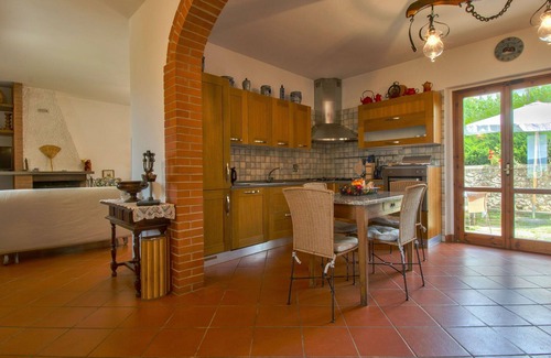 Scopeti House | Stunning private villa for 6 guests with WIFI, pool, TV, terrace, pets allowed and parking