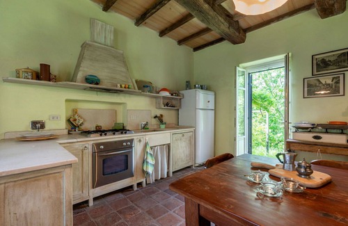Soglio Villa | Stunning private villa for 7 people with TV, balcony and parking