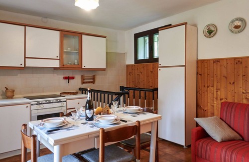 Dascio House | Stunning private villa for 3 guests with WIFI, patio, pets allowed and parking