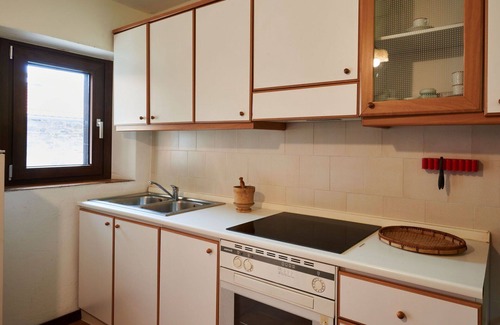 Dascio House | Stunning private villa for 3 guests with WIFI, patio, pets allowed and parking