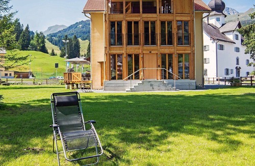 Parpan House | Stunning private villa with WIFI, hot tub, TV, patio, pets allowed, panoramic view and parking