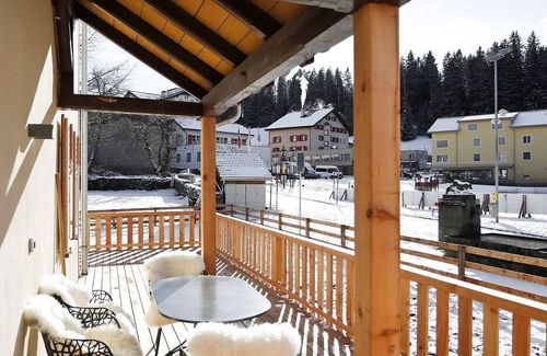 Parpan House | Stunning private villa with WIFI, hot tub, TV, patio, pets allowed, panoramic view and parking