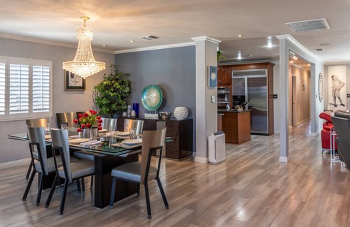 Ladera Heights House | Stunning, Quiet Pvt Luxe Home-Modern Vibe-King Bed, Jacuzzi, Fire Pit, BBQ, More