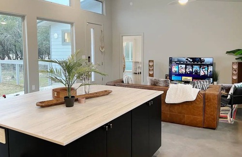 Driftwood House | Stunning 'Ranch Modern' + Firepit + Stars!