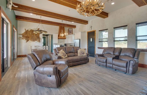 Oakland Villa | Stunning Ranch Villa: Private Pool & Hot Tub!