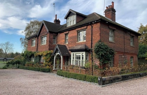 Redhill House | Stunning Rectory, 15 guests in Surrey