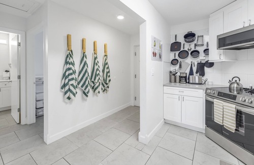 Tierra Verde Condo | Stunning Remodel & Kitchen On Bay, Close to Beach, available Nov., Dec., Jan '25