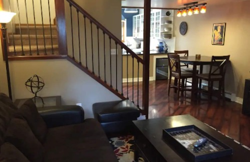 Noble Park House | STUNNING, Remodeled, 3-bdrm, 3-bath Townhouse!