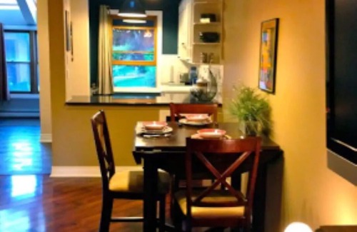 Noble Park House | STUNNING, Remodeled, 3-bdrm, 3-bath Townhouse!