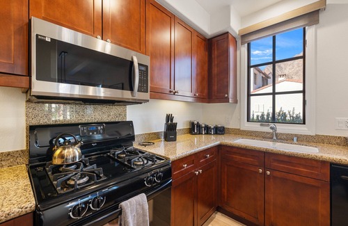 La Quinta Condo | Stunning Remodeled Luxurious Villa near Clubhouse - Pet Friendly! - Ground Floor (C44-2)