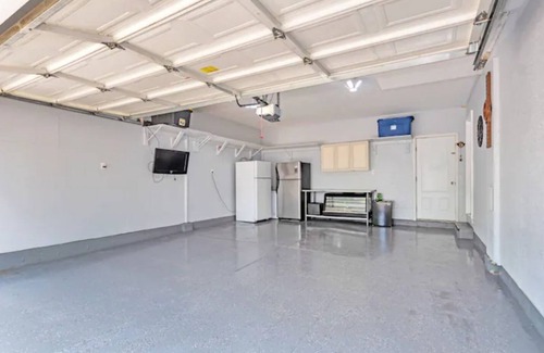 Aurora House | Stunning Remodeled w/5BR & 3BA