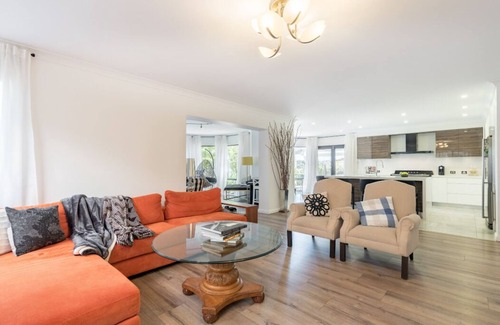 Prestons House | STUNNING RENOVATED HOME CLOSE TO SYDNEY