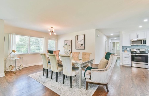 Addison Heights House | Stunning Renovated Home Near Battery Park and City
