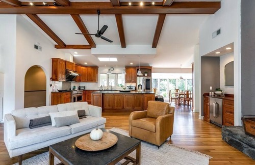 Morris House | Stunning renovated horse farm with pool, hot tub, and 6 bedrooms.