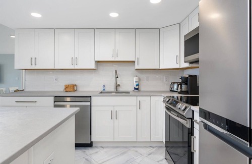 North Ocean City House | ⭐️STUNNING RENOVATED PLAZA 112 OCEAN FRONT INDOOR POOL⭐️