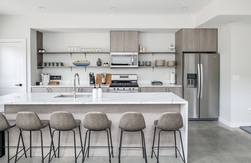 Stevensville House | Stunning Retreat in SW Michigan! Just minutes away from wineries and breweries.