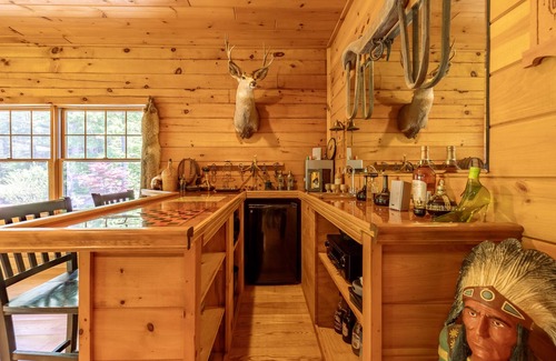 New Hartford House | Stunning Retreat on 62 Acres, 7000 sq ft, Pool and Hot Tub