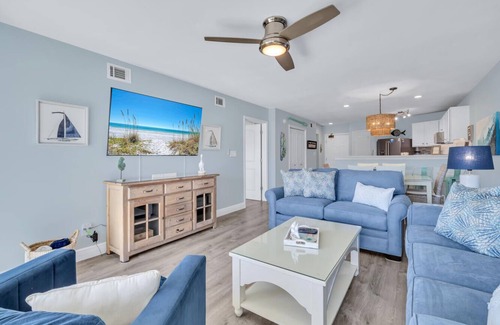 Miramar Beach Condo | 🏝Stunning Retreat-Private Beach-Umbrella Service for 4🏖-🐶 Welcome