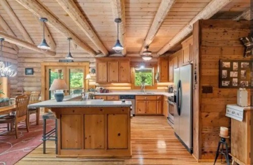 Stonehouse Cabin | Stunning! River-Front Log Cabin Near Williamsburg