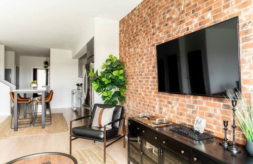 North Capitol Apartment | Stunning River View Condo - Walk to Downtown - Rooftop Patio