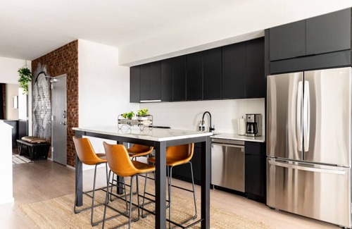 North Capitol Apartment | Stunning River View Condo - Walk to Downtown - Rooftop Patio