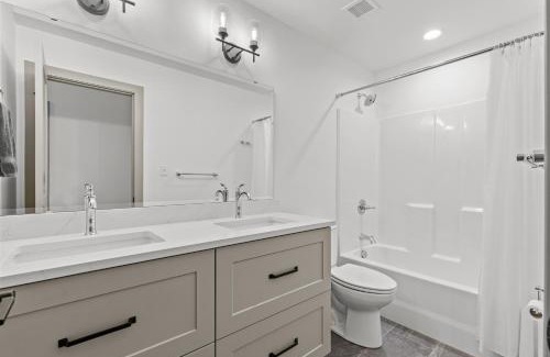 Downtown St. Louis Apartment | Stunning River View - Walk to Arch & Coffee
