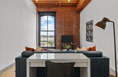 Downtown St. Louis Apartment | Stunning River View - Walk to Arch & Coffee