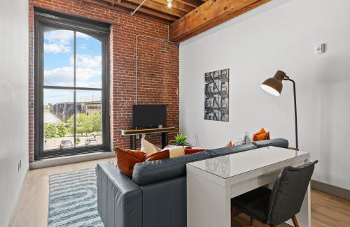 Downtown St. Louis Apartment | Stunning River View - Walk to Arch & Coffee