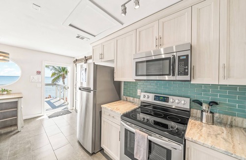 Orlando Beach Condo | Stunning Riverfront Balcony Suite W/Private Beach Access & Event-Ready Setting ✨🌊