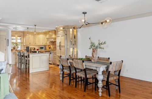 Napa Condo | Stunning Riverfront Retreat