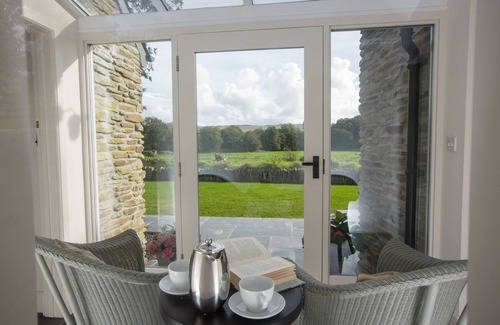 Eglwyswrw House | Stunning Romantic Barn Overlooking a Peaceful Meadow in Pembrokeshire