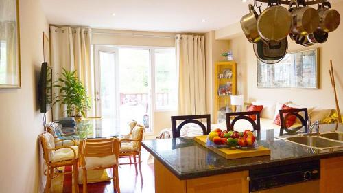 The Beaches House | Stunning Rooms in Townhouse across the Beach