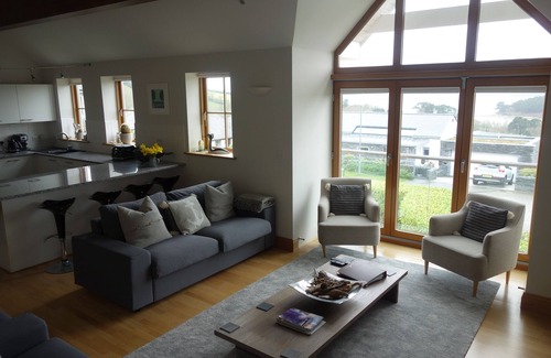 St. Just in Roseland House | Stunning spacious house incredible views to estuary sleeps 6 pet, near St Mawes