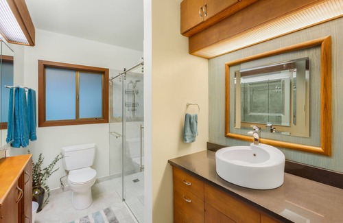 Poulsbo Cabin | Stunning Salsbury Point Waterfront Lodge