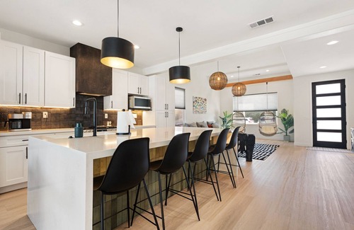 Coachella House | Stunning salt-water pool home with games and more!