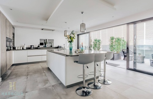 Sandbanks House | Stunning Sandbanks Superhome With 5 Bedrooms and Harbour Views